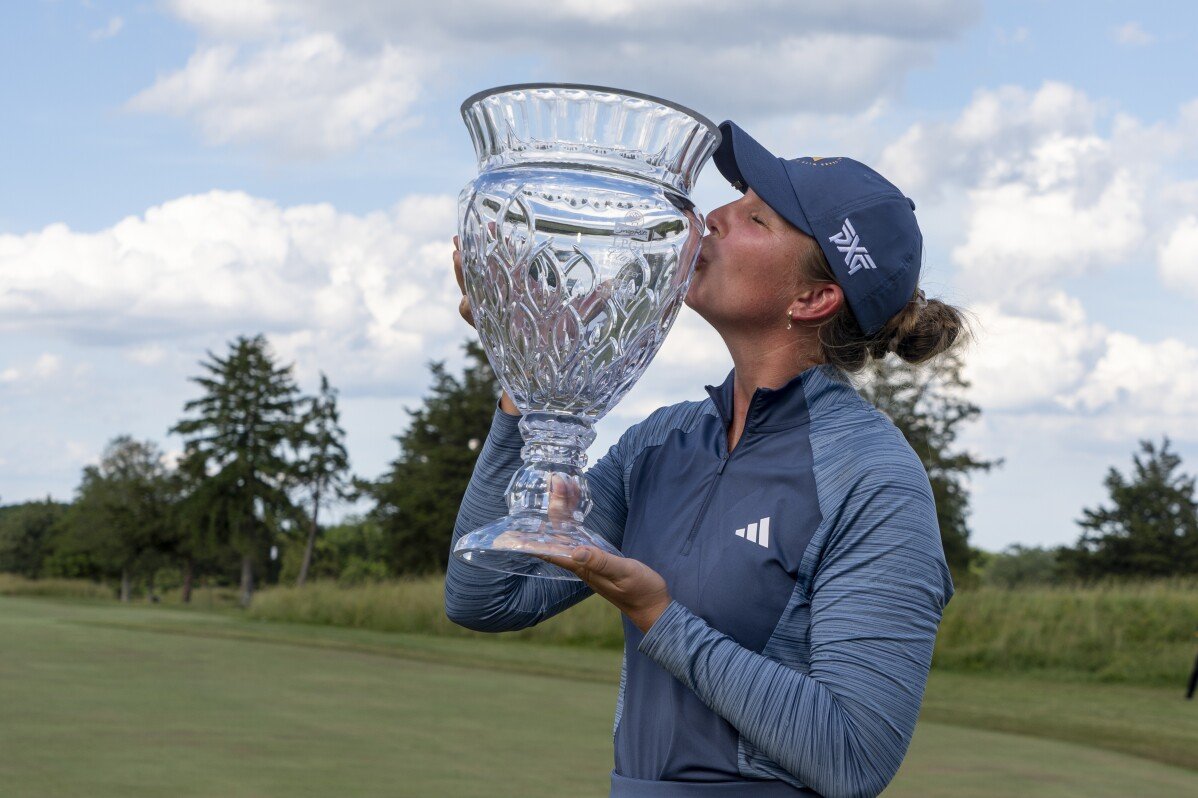 Linnea Strom tembak 11-under 60 menang setelah mengatasi defisit 7 pukulan, memenangi ShopRite LPGA Classic dengan selisih satu pukulan