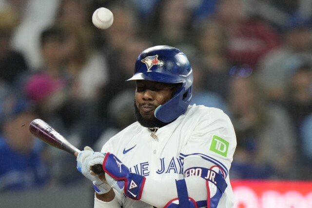 Vladimir Guerrero Jr. dikeluarkan dari barisan Blue Jays kerana tangan kanannya sakit